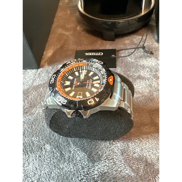 Citizen Promaster BJ7129-56E GMT Diver watch in a unique scuba tank-inspired box - Picture 6 of 10